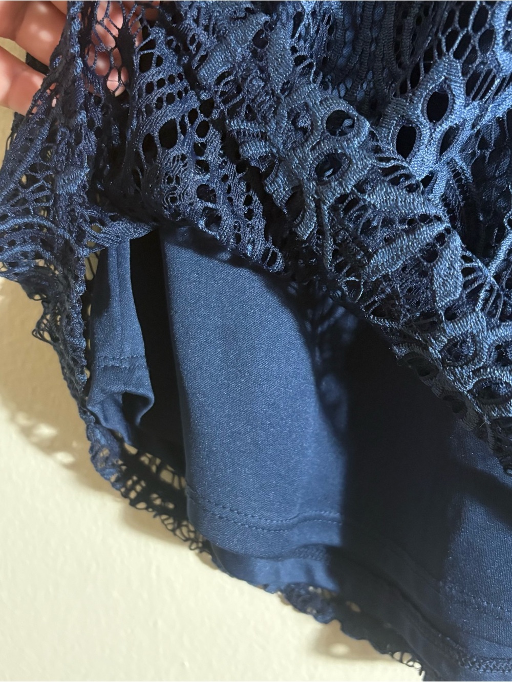 Women's Navy No Boundaries Lace V-Neck Top Size XL - Picture 2 of 5